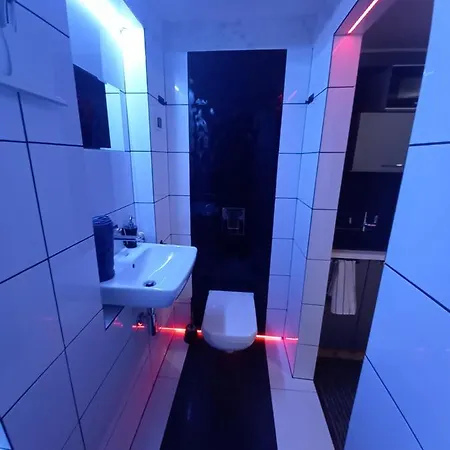 24h Mini Na Kod Dostepu & Free Parking & No Keys * גדינייה